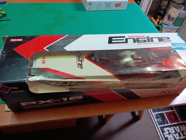 Lancha RC PX-16: ¡A toda velocidad!