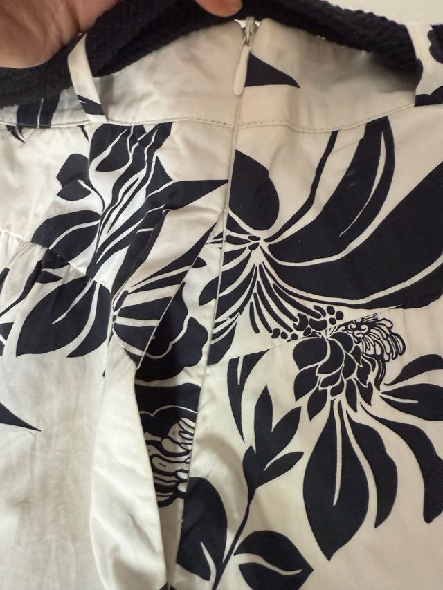 Falda midi flores blanco-negro