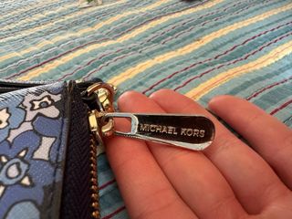 Cartera Michael Kors floral azul