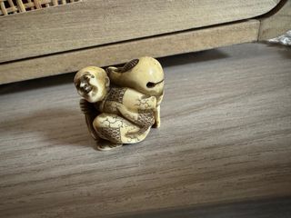 Netsuke in avorio: Oggetto giapponese