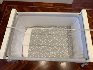 Minicuna blanca con estrellas