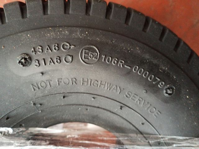 Pneumatico 4PR tubeless nuovo