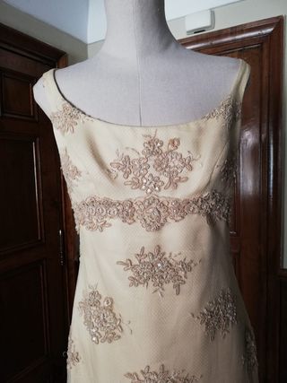 Vestido novia beige y blanco