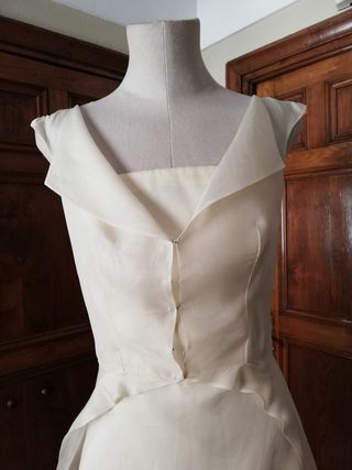 Vestido novia beige y blanco