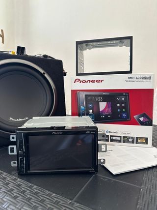 Subwoofer black bass - Pioneer Stereo Auto