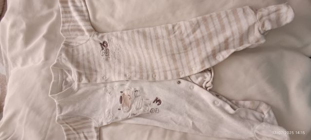 Ropa de bebe desde 0-9 meses 