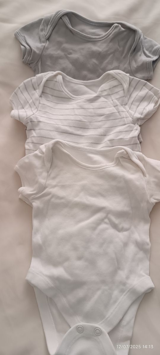 Ropa de bebe desde 0-9 meses 