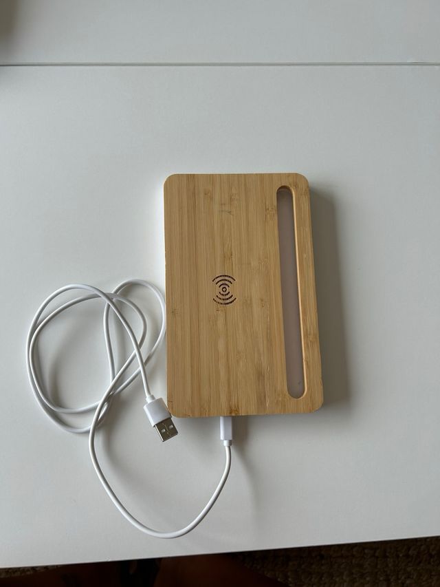 Base carga inalámbrica bambú