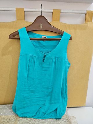 Blusa ONLY turquesa sin mangas