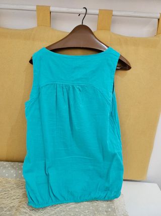 Blusa ONLY turquesa sin mangas