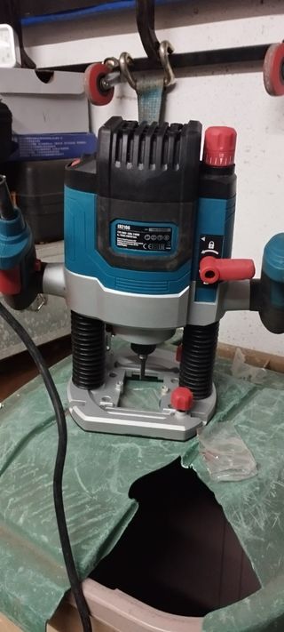 Fresadora Erbauer ER2100 - Router