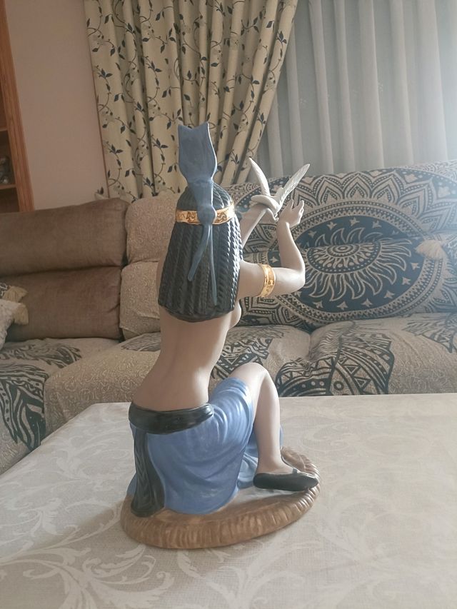 Figura in porcellana egiziana