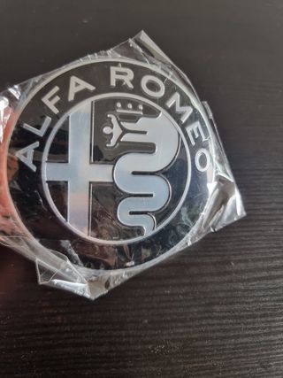 Escudo Alfa Romeo negro