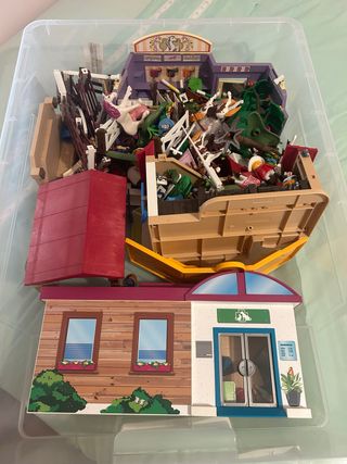 Playmobil: 2 granjas, vet y caballos