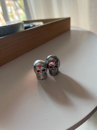 2 Tapones Calavera Metal - moto. Solo por envío
