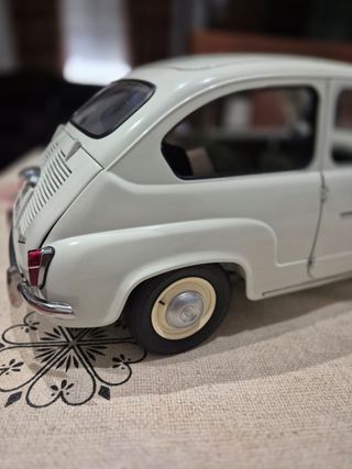 SEAT 600 D Salvat 1/8