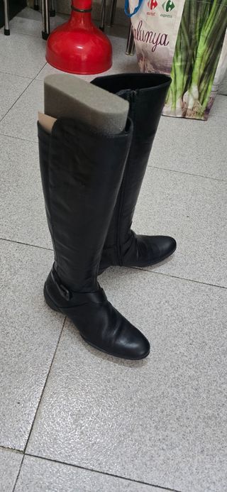 Botas altas negras piel