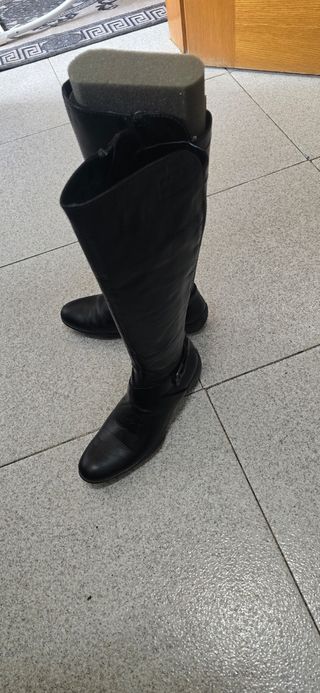 Botas altas negras piel