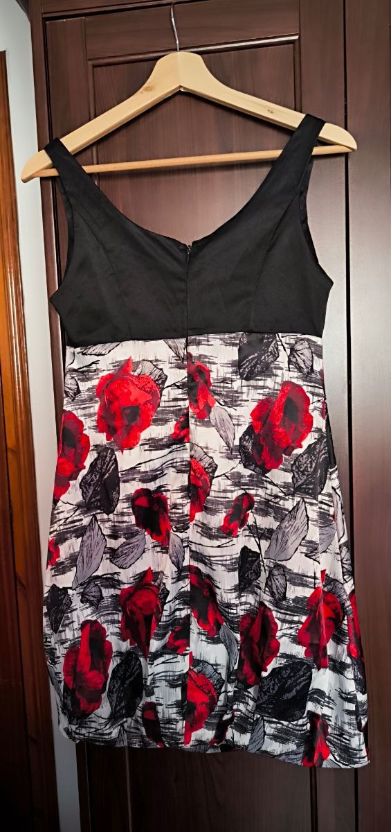 Vestido rojo y negro - flores