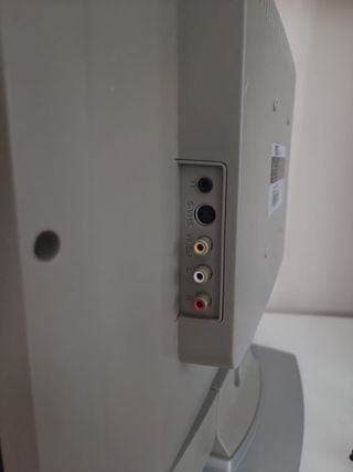 Televisión marca oki 17 pulgadas