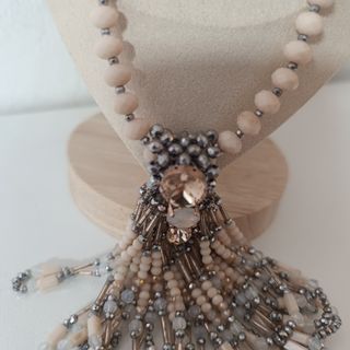 Collar Butterfly beige y dorado