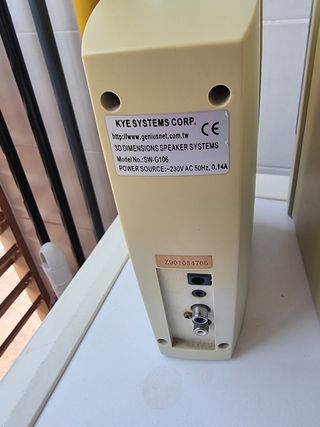 Altavoces Genius 2.1 beige