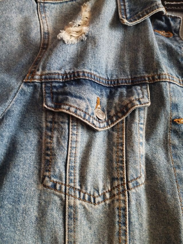 Cazadora vaquera desgastada