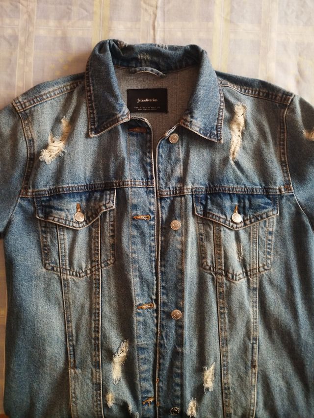 Cazadora vaquera desgastada