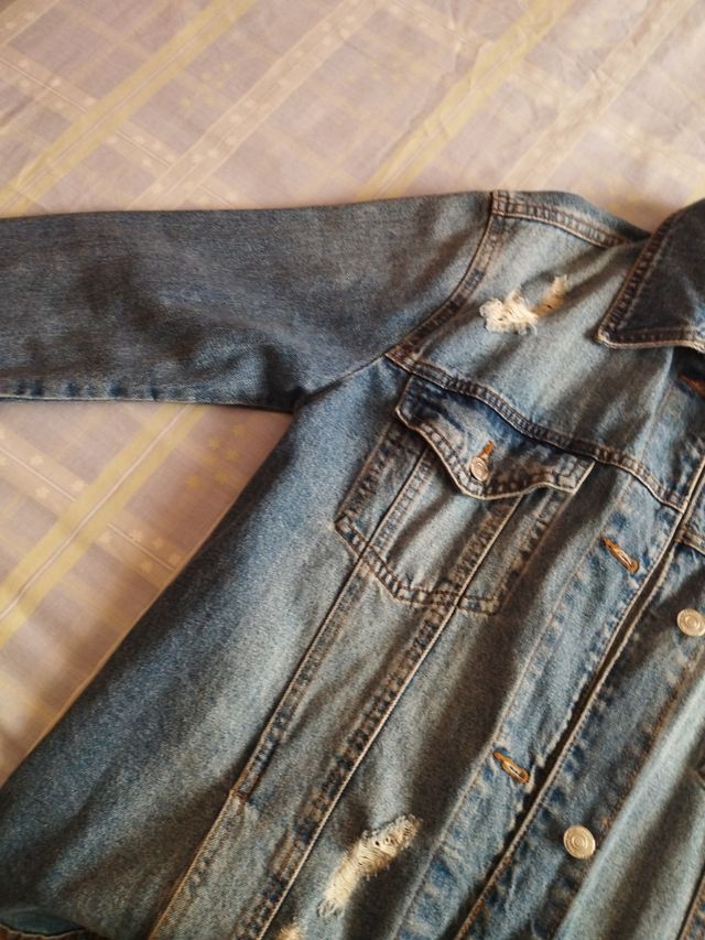 Cazadora vaquera desgastada