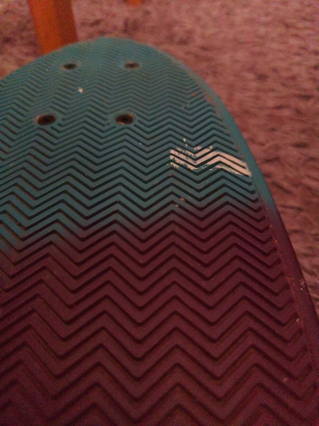 Skateboard multicolor usado