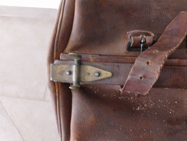 Antica custodia medica in pelle