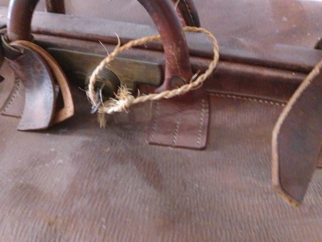 Antica custodia medica in pelle