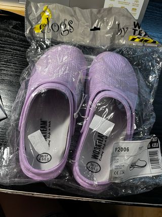 Zuecos/zapatos sanitarios hospital talla36/37 lila