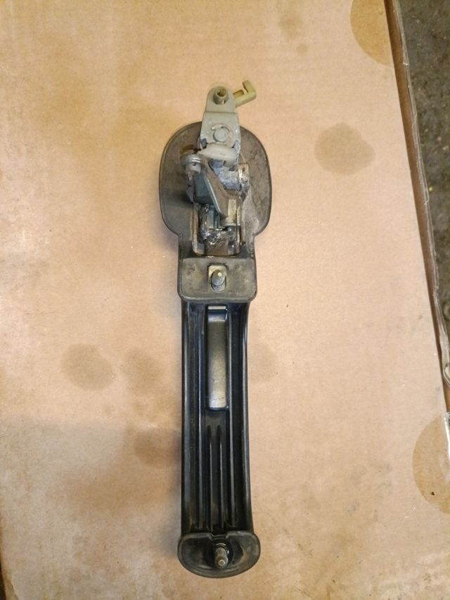 Manilla porton trasero Terrano2