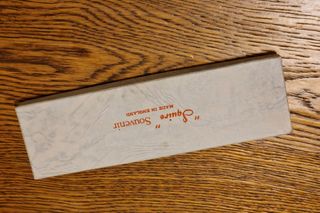 Aprilettere stile pugnale inglese