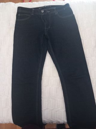 Pantalones vaqueros oscuros