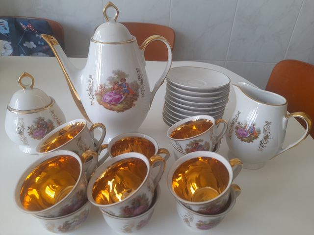 Juego café porcelana 11 tazas dorado