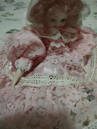 Bambola di porcellana vintage