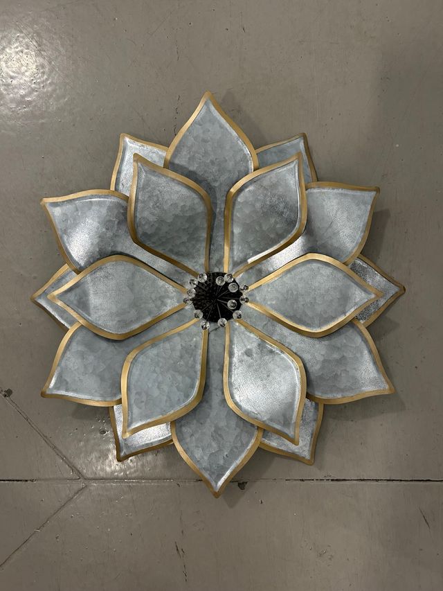 Adorno Flor Loto Metal Dorado Plata