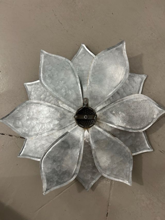 Adorno Flor Loto Metal Dorado Plata