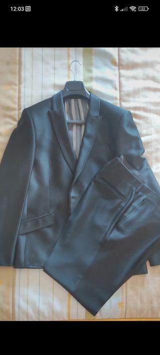 Traje negro elegante