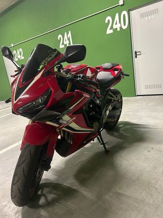 HONDA CBR 650 R roja