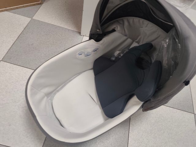 Cuco coche Chicco Gris