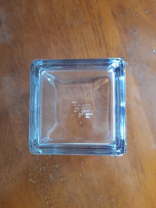 Vaso de vidro transparente quadrado