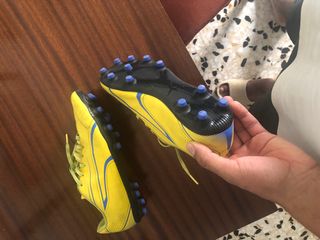 Zapatos fútbol Puma amarillos