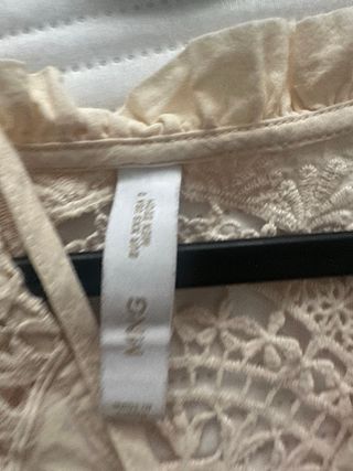 Blusa beige bordada