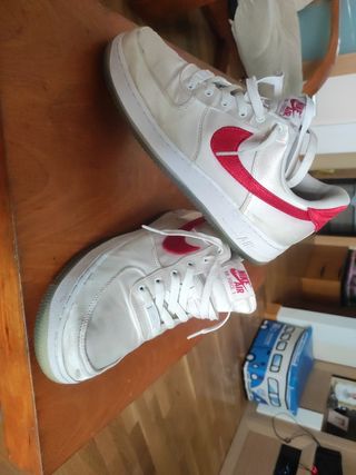Nike Air Force 1 rojas y blancas