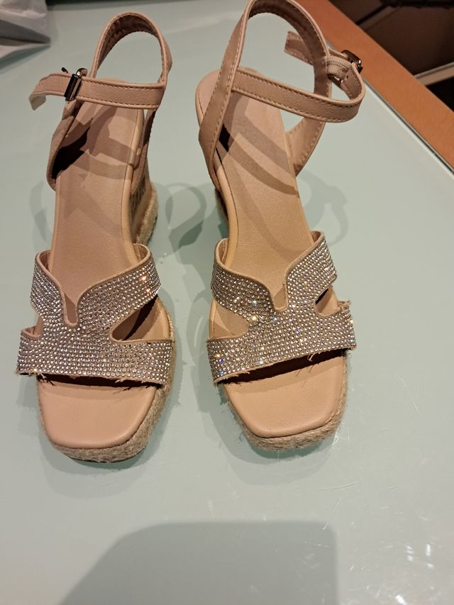 Sandalias cuña New Look beige