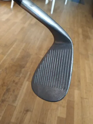 wedge pitch Cleveland Tour Action 49°