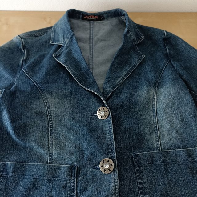 Chaqueta vaquera oscura